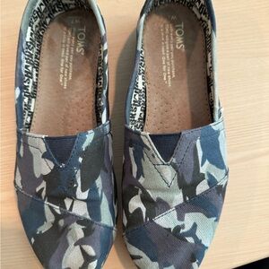 Shark Week Toms